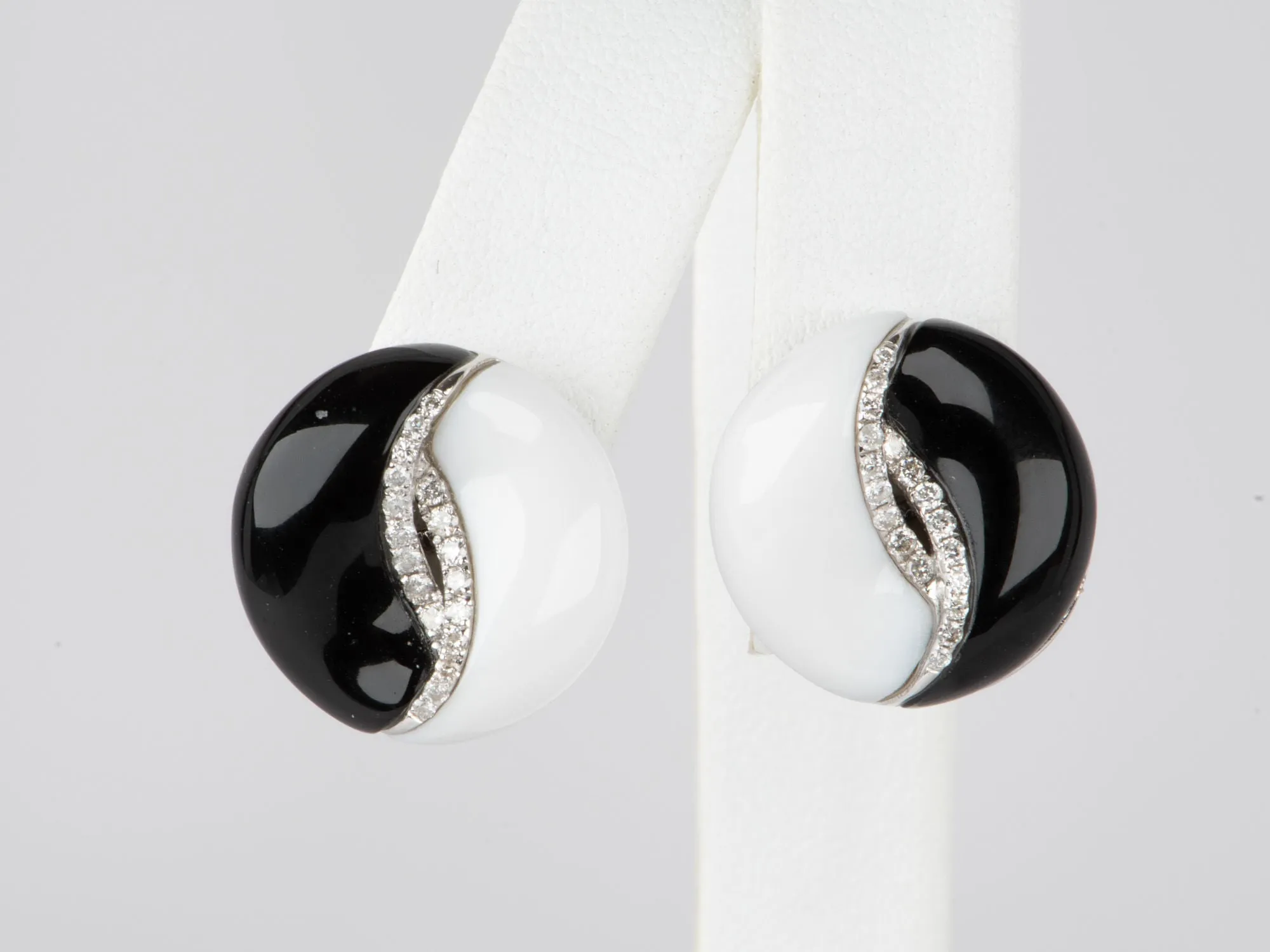 14K White Gold Black and White Onyx Earrings with Diamond R3216