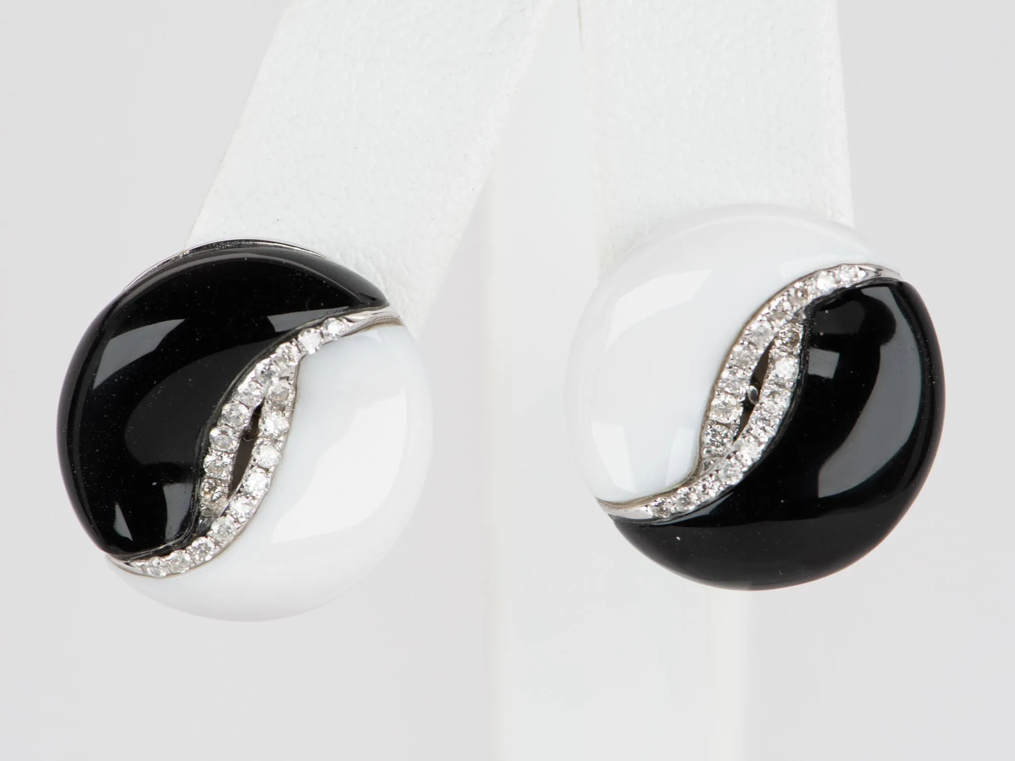 14K White Gold Black and White Onyx Earrings with Diamond R3216