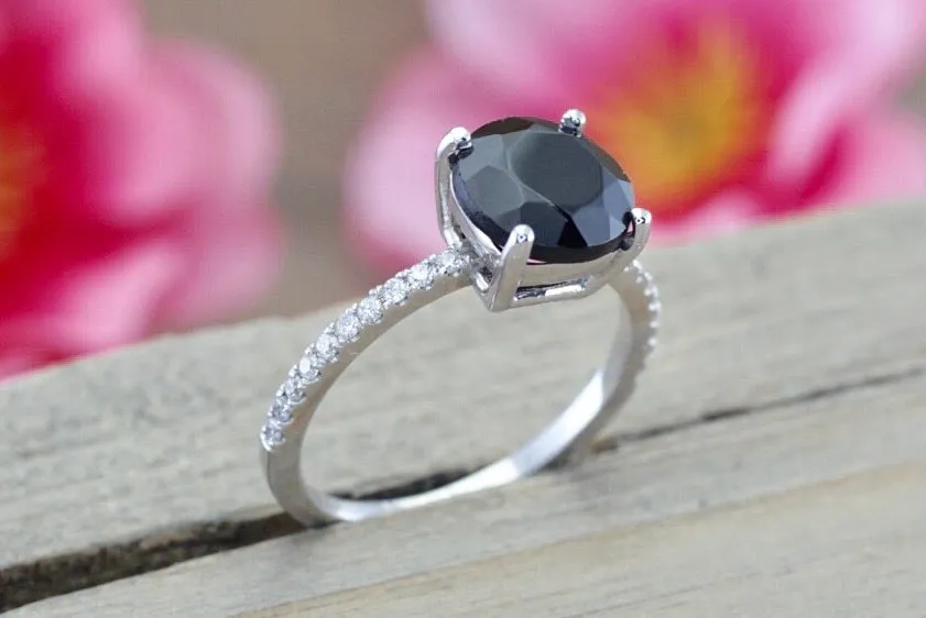 14k White Gold Diamond and Black Onyx ring