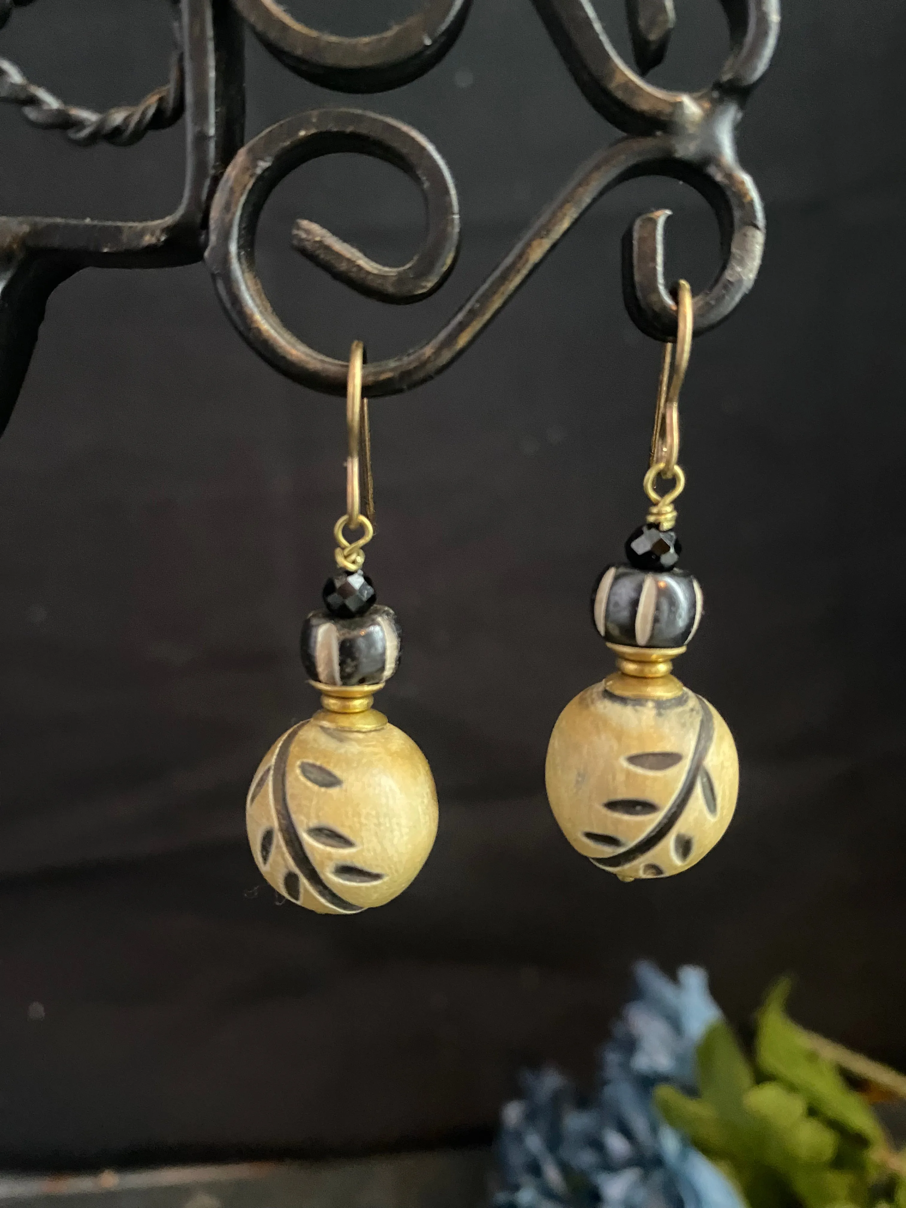 Wood leaf beads, black onyx stone, and bronze metal earrings.